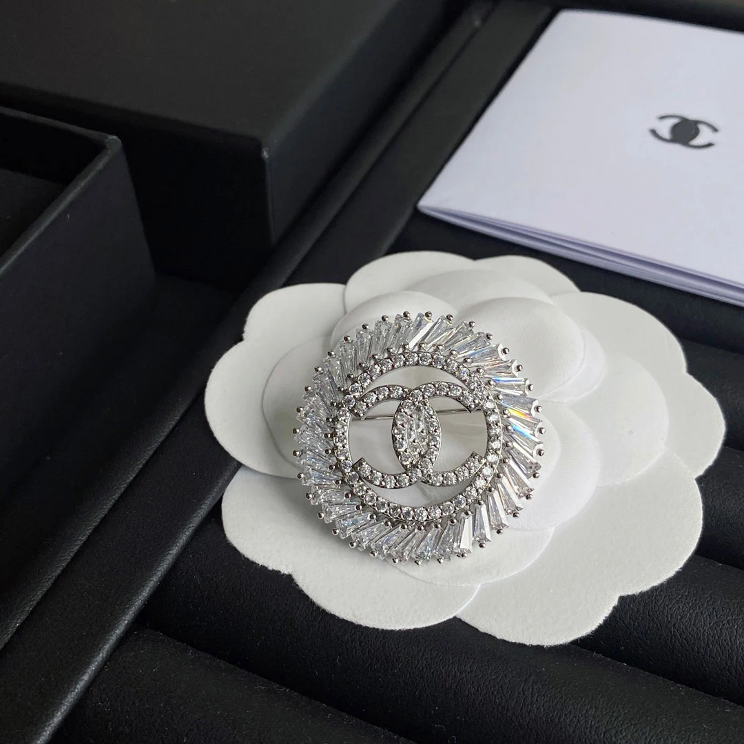 Fashion Brooch Accessories Brand High-end Temperament Pin Letter Designer Brooch