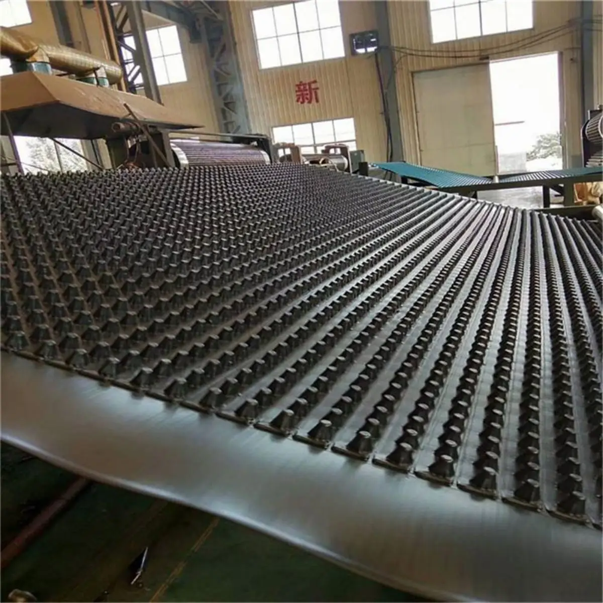 Drainage board cell gravel grid water flow waterproof membrane drain mat