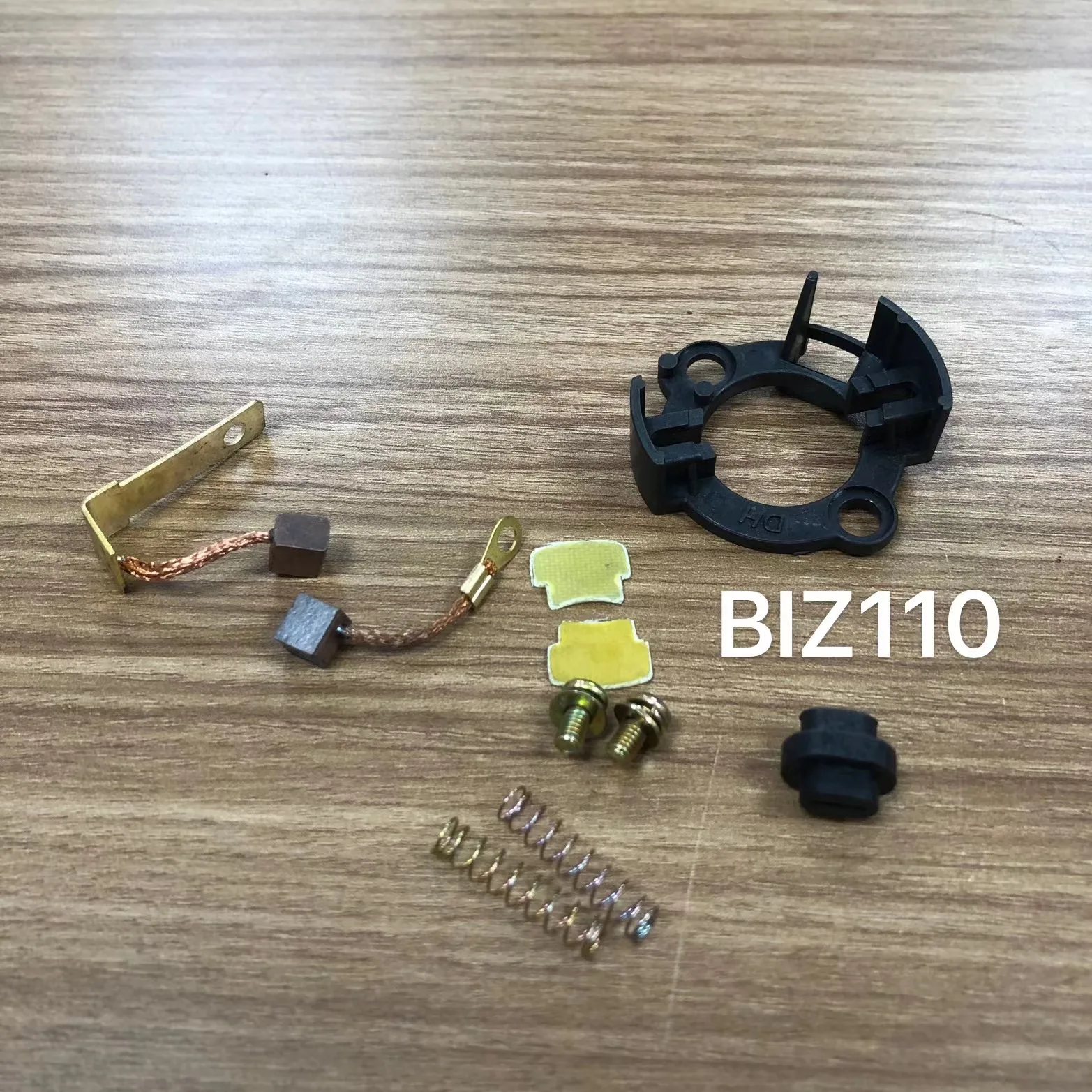 High Quality Good Price BIZ125 Motorcycle High Copper Content Motor Carbon Brush