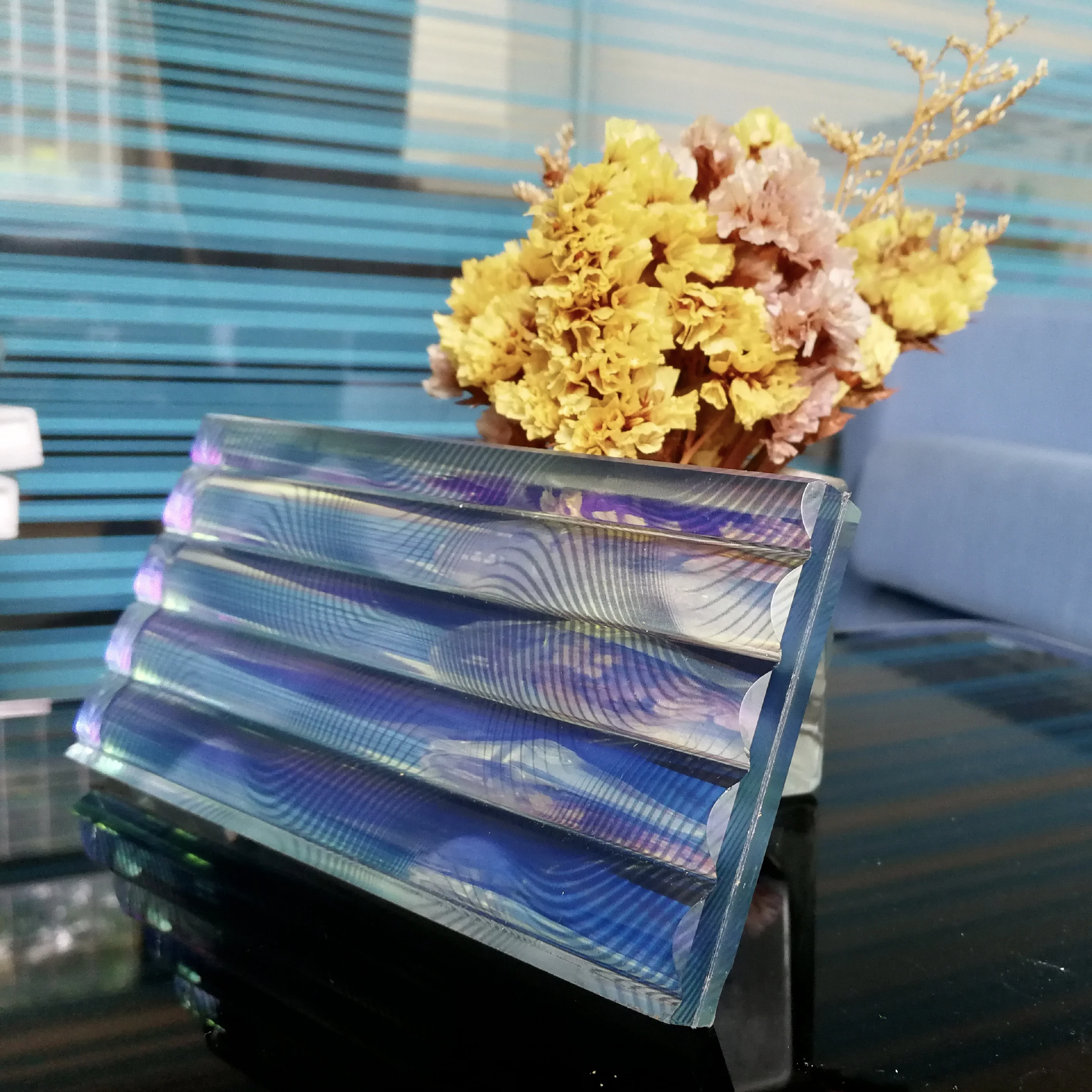 High Quality Modern  5mm 6mm 8mm Customized Dichroic Moru Pattern Glass Dazzle Colour Art Glass for Decoration