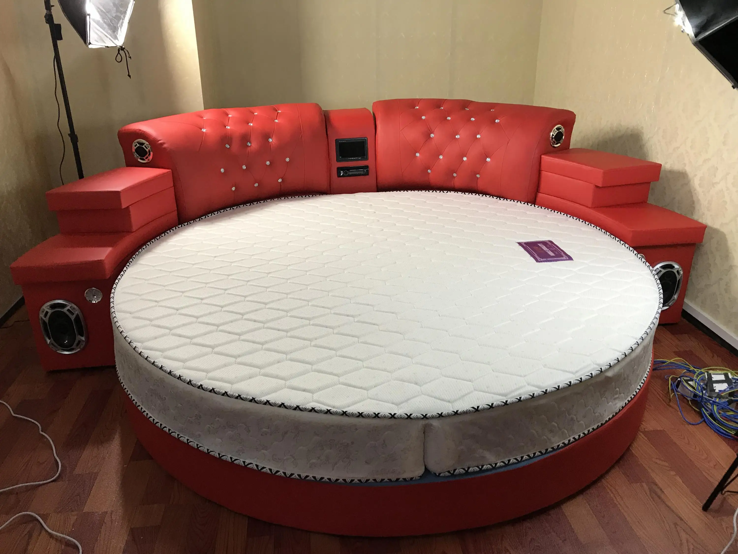 
2021new arrivals multi function music leather Round Bed 