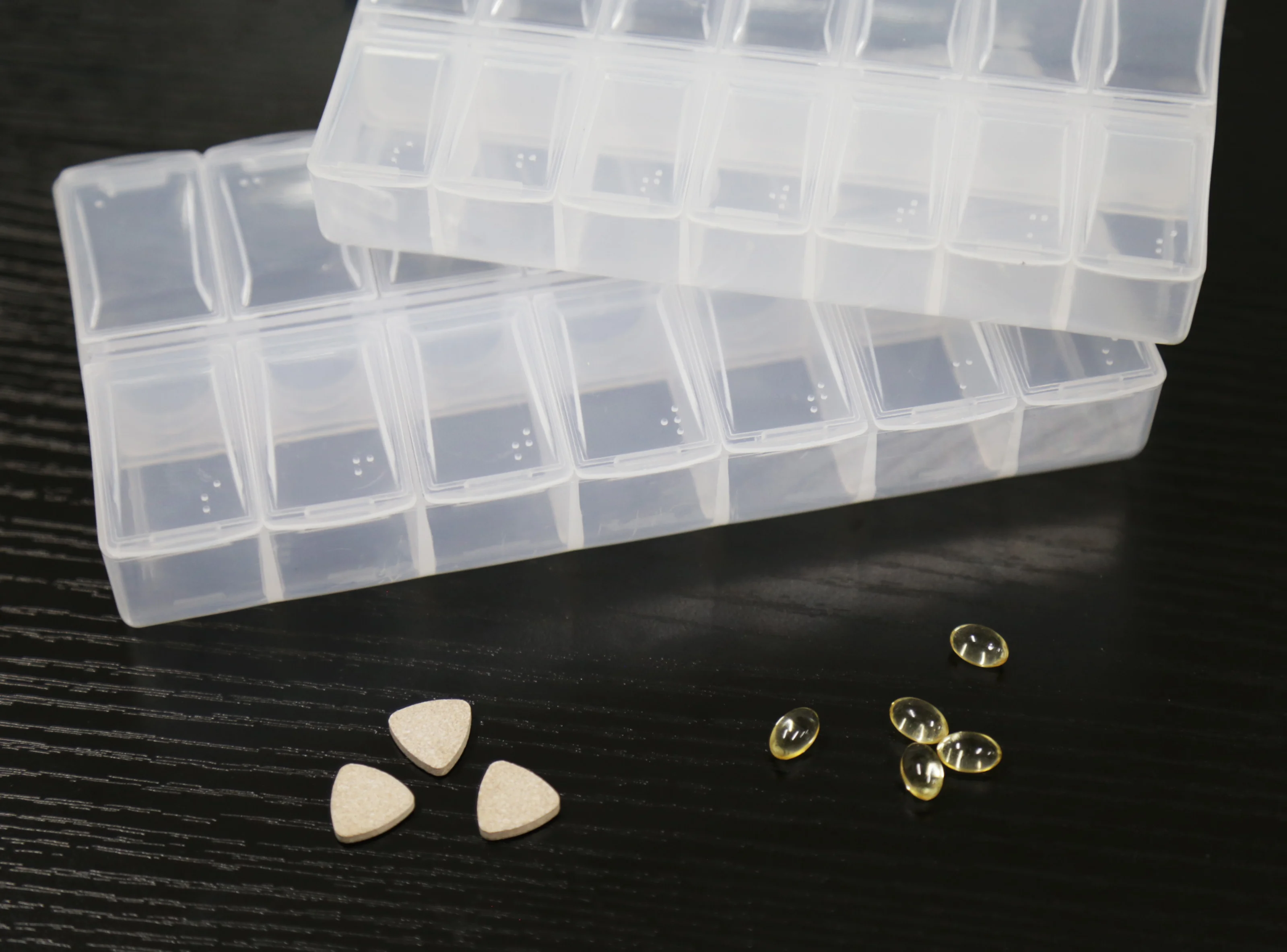 Weekly Pill Organizer, 7 Days Portable Travel Pill Box, Large size Plastic Pill Box