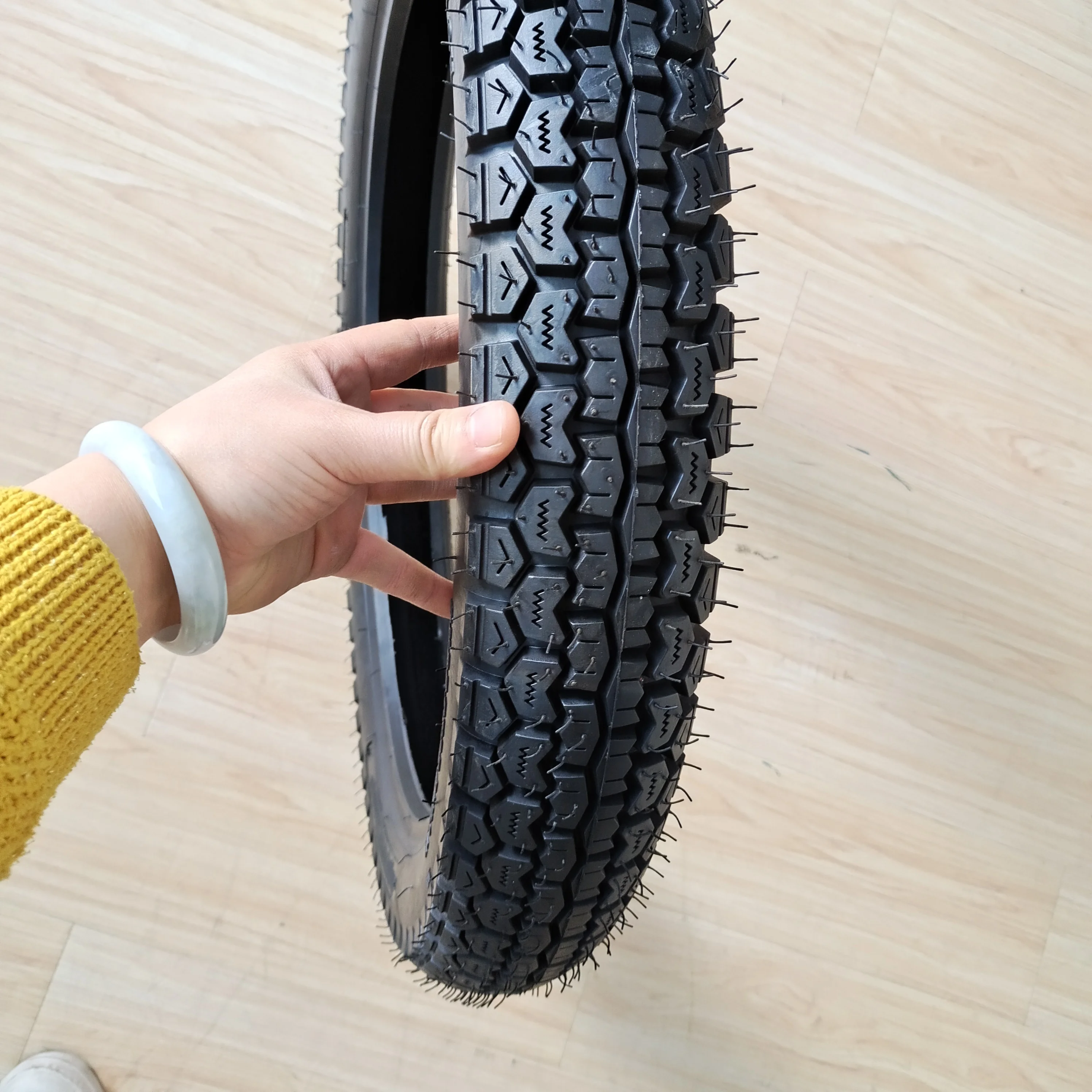 Good Quality Tubeless wholesale China Motorcycle Tires for sale 3.25-18