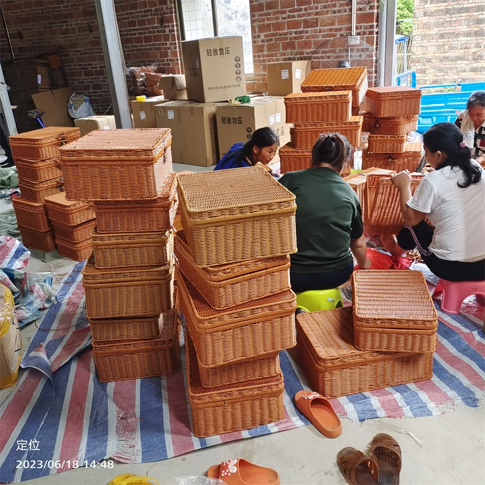 Прямоугольная пластиковая корзина для хранения из ротанга