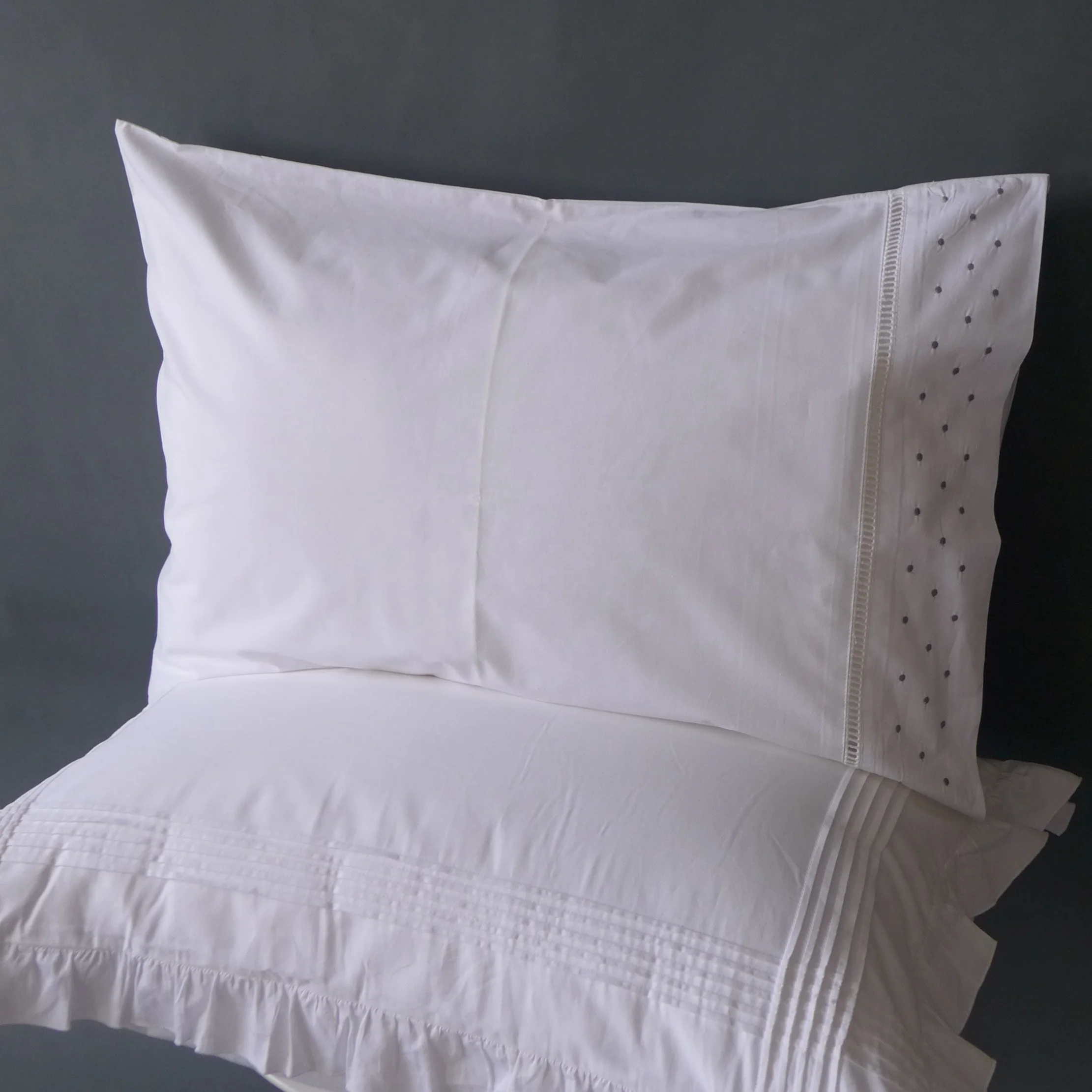 100% cotton duvet cover set with embroidery white pillowcase