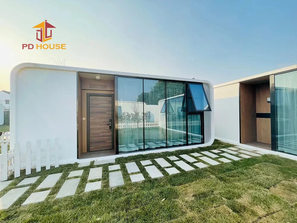 Outdoor fashion luxury mobile creative prefabricated container holiday home capsules starry sky sunshine activity board house