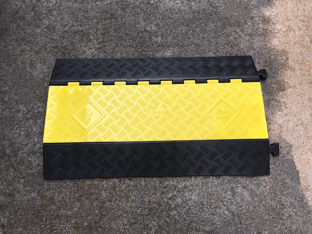 900*500*55mm Wholesale Custom OEM Yellow Black Speed Bump Car Cover 4 Channel Cable Protector