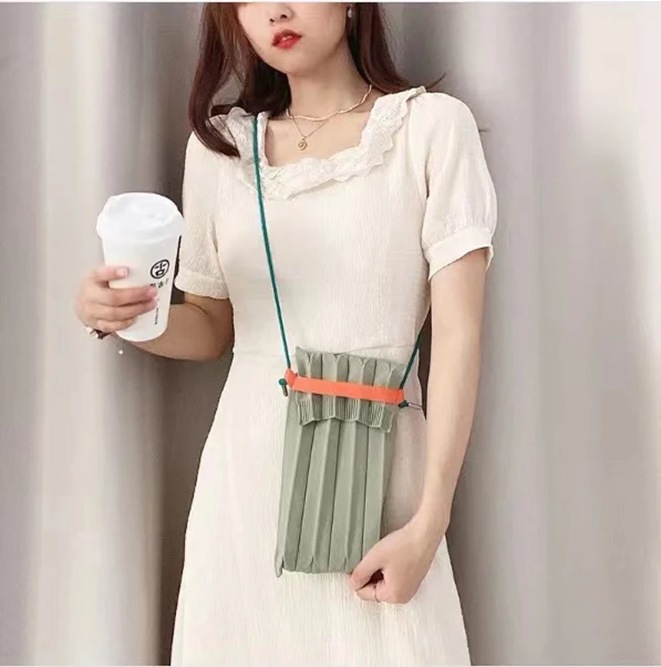 Factory Custom Fashion Crochet Solid Pleated Knit Cell Phone Bag