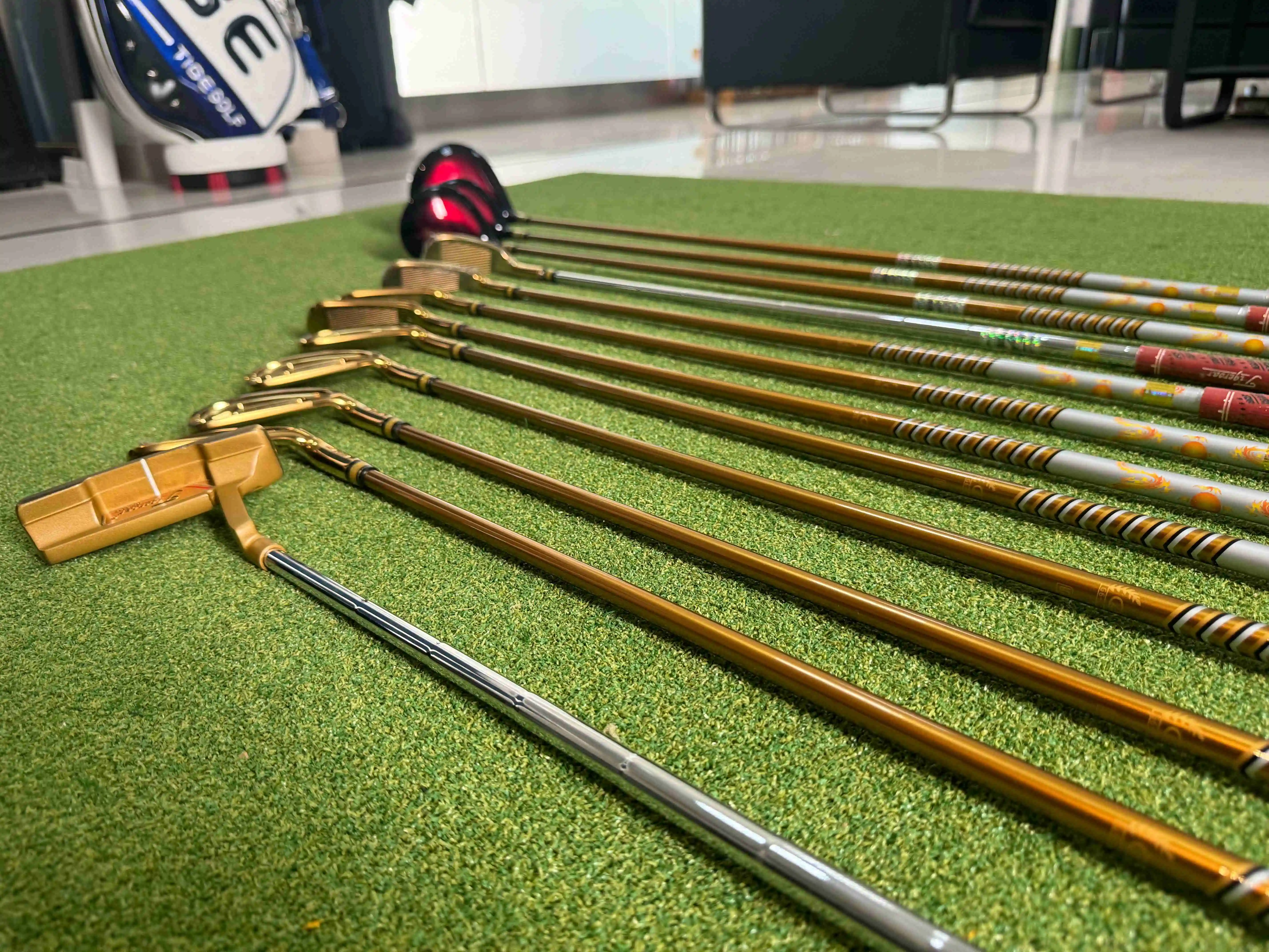 Luxury gold golf club 100% carbon fiber pole + iron golf club sets for men with golf bags for men