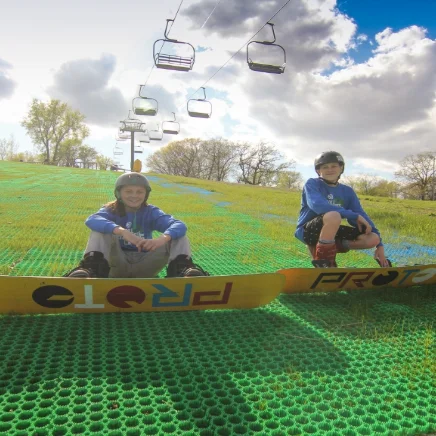 2021 new fashion outdoor amusement park and recreation center dry skiing slope plastic flooring