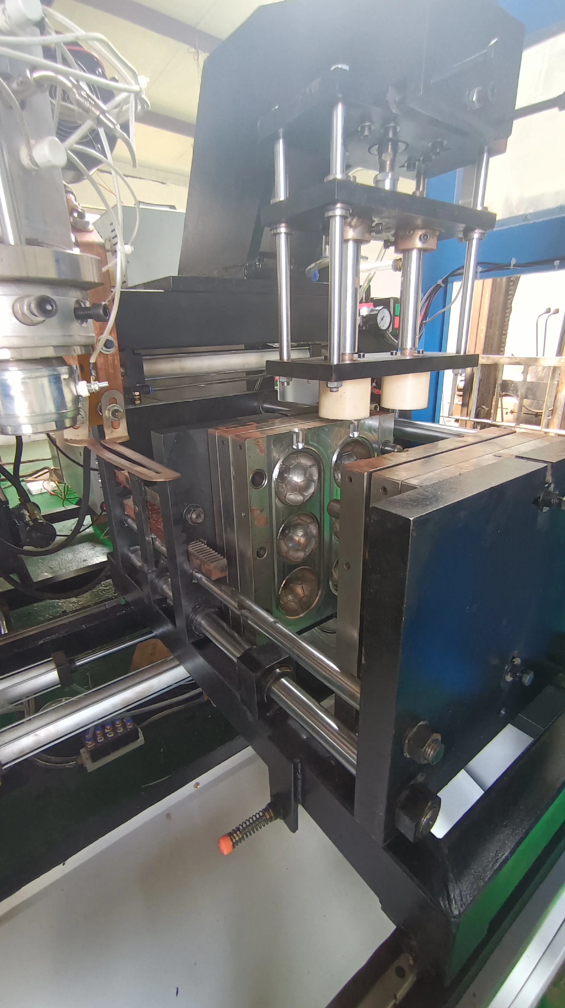 LDPE Ocean Ball Blow Molding Machine HDPE PP PE Cans Plastic Bottle Extruder