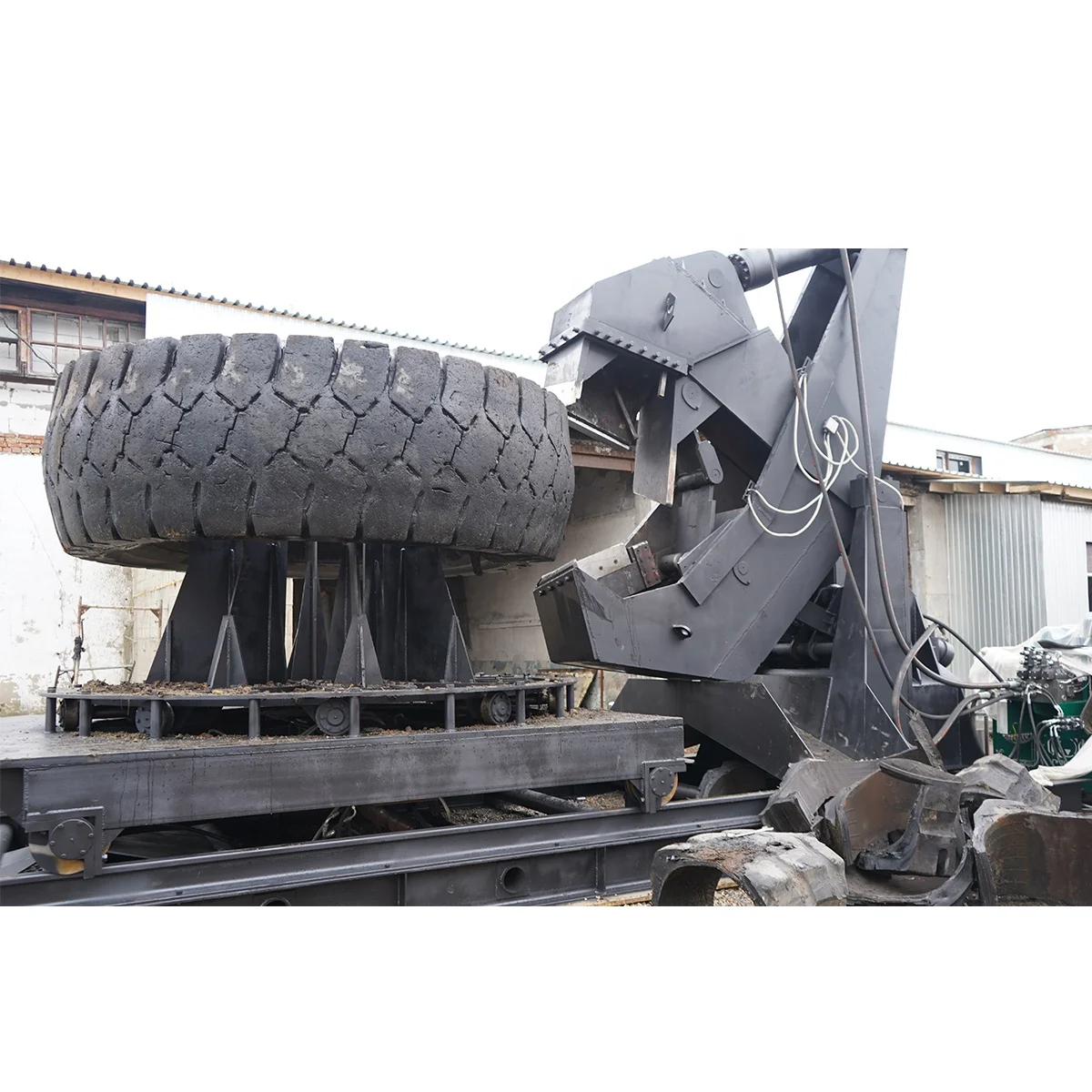 Hydraulic shears OTR tire cutter 59/80R63 size (300-5000 kg) solid waste & GMRG & used truck tires recycling equipment