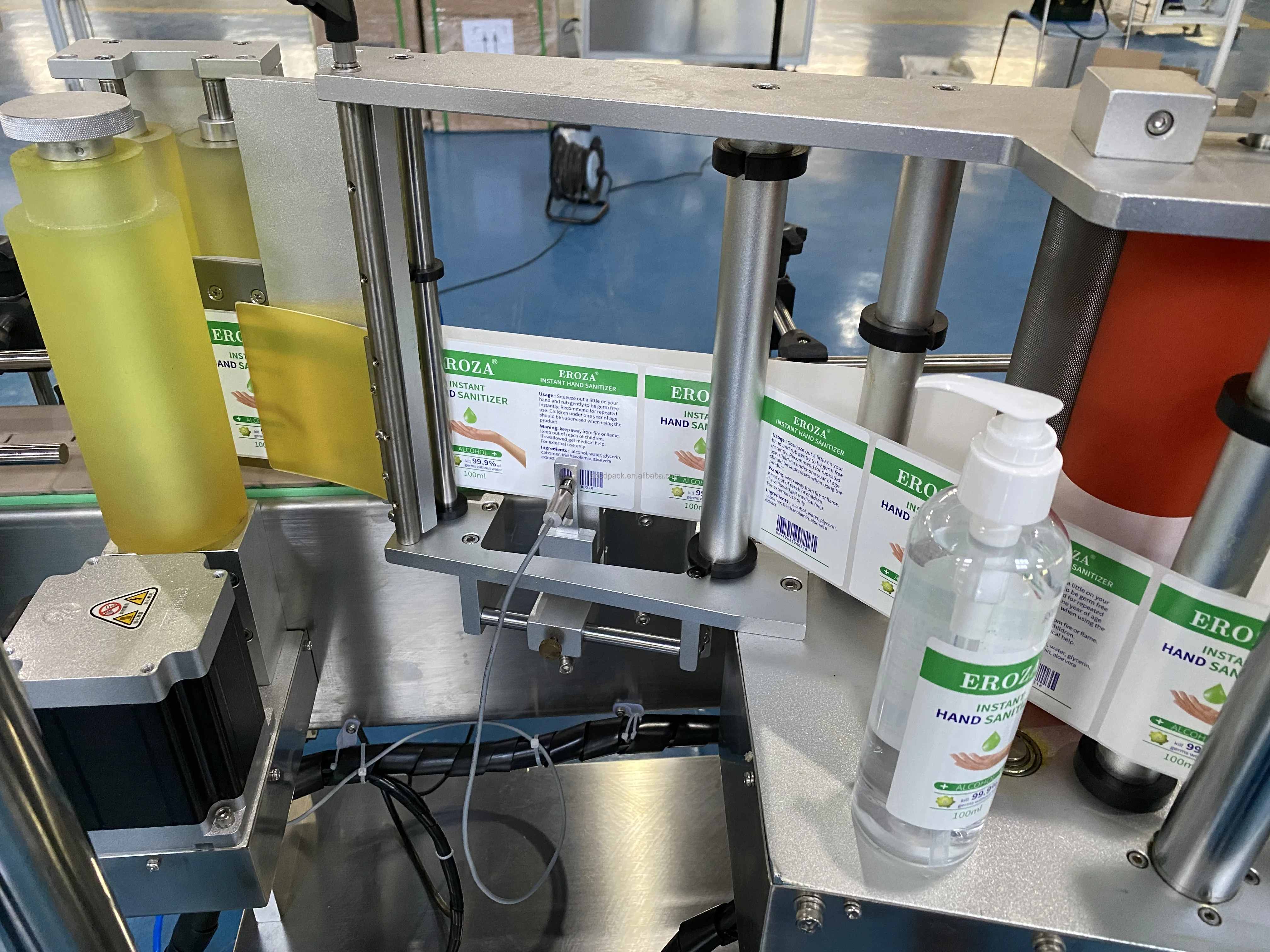 Automatic Water Wine Round Small Bottle Jars Tin Can Sticker Labeling Machine Vial Cosmetic Can Sauce Bottle Labeler