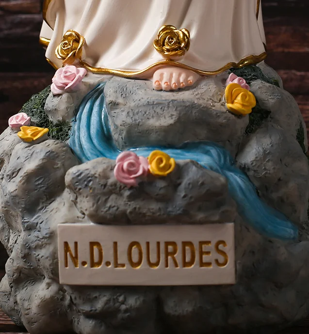 
European style art and crafts with catholic religious statues of virgin mary statue in resin and white 