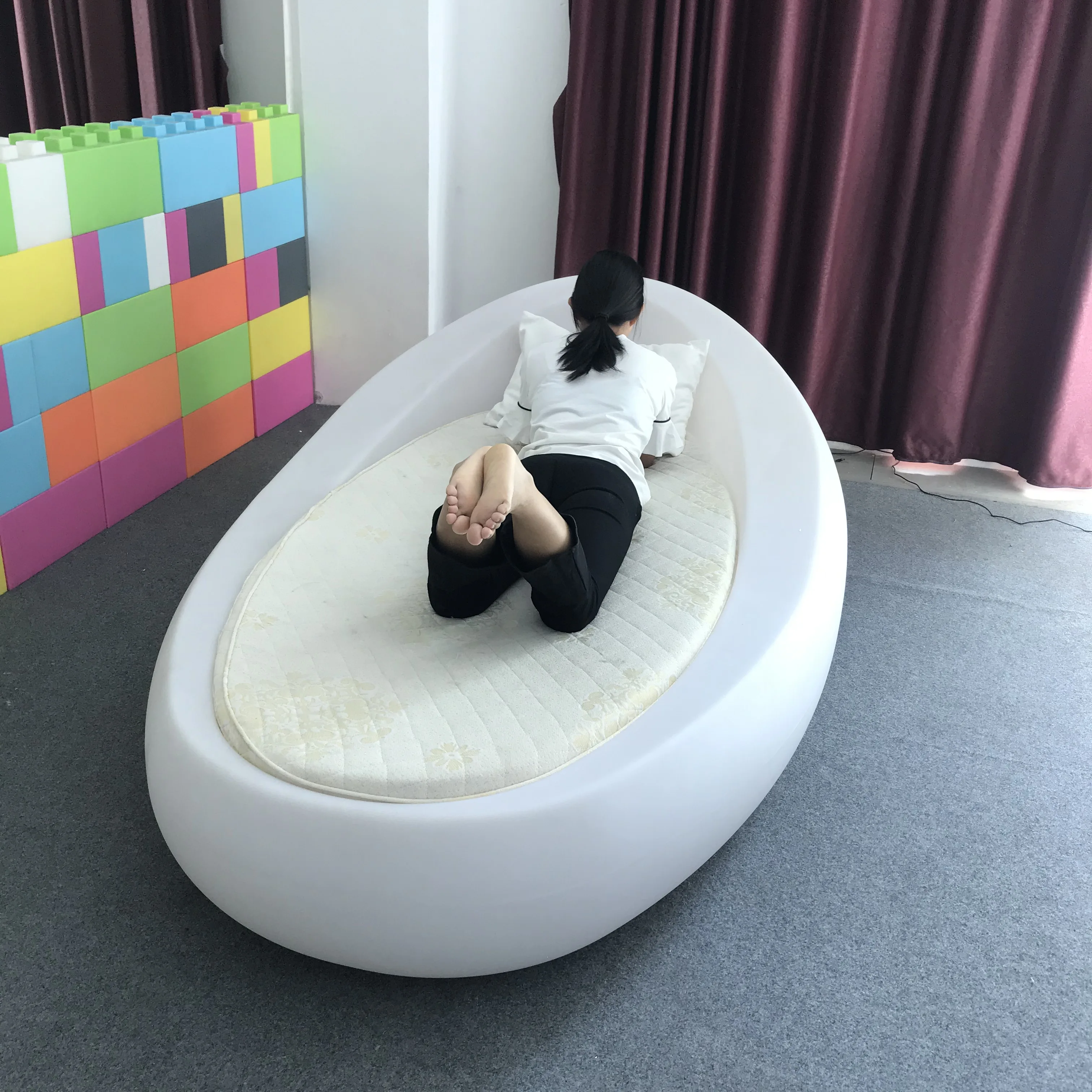 Outdoor furniture sunbed Plastic poolside bed with cushion outdoor in water daybed