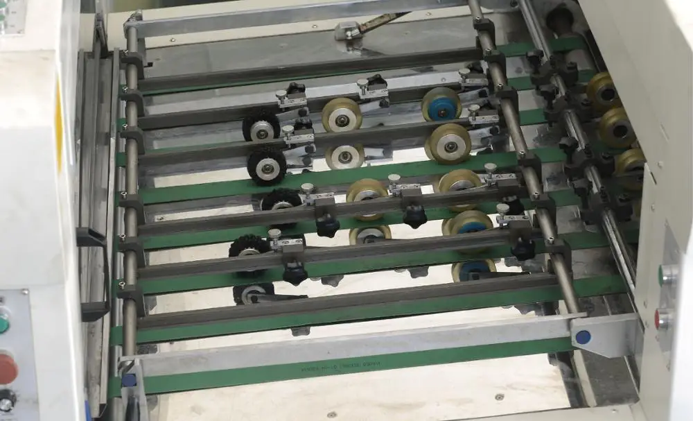 DAYUAN MHC-1060CE cardboard automatic sheet fed flatbed die cutting machine with stripping