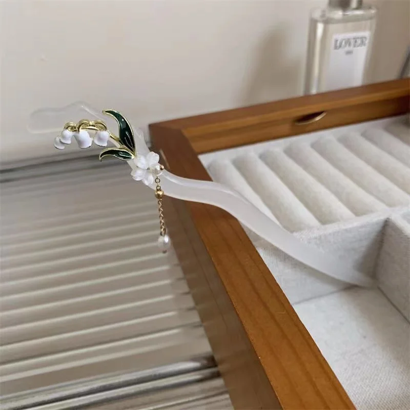 Заводская заколка для волос с уксусной кислотой