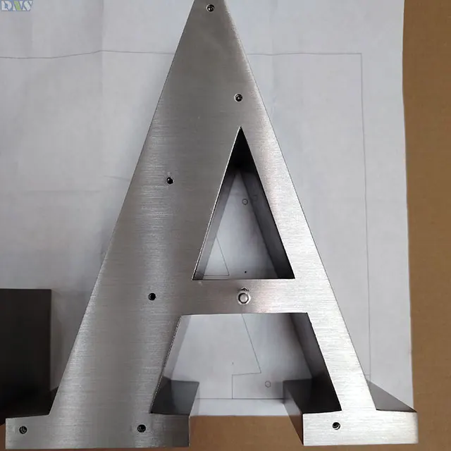 Пользовательские 3d знак буквы Гигантские двухсторонние 4 дюйма Глубина полированные серебряные матовые из нержавеющей стали