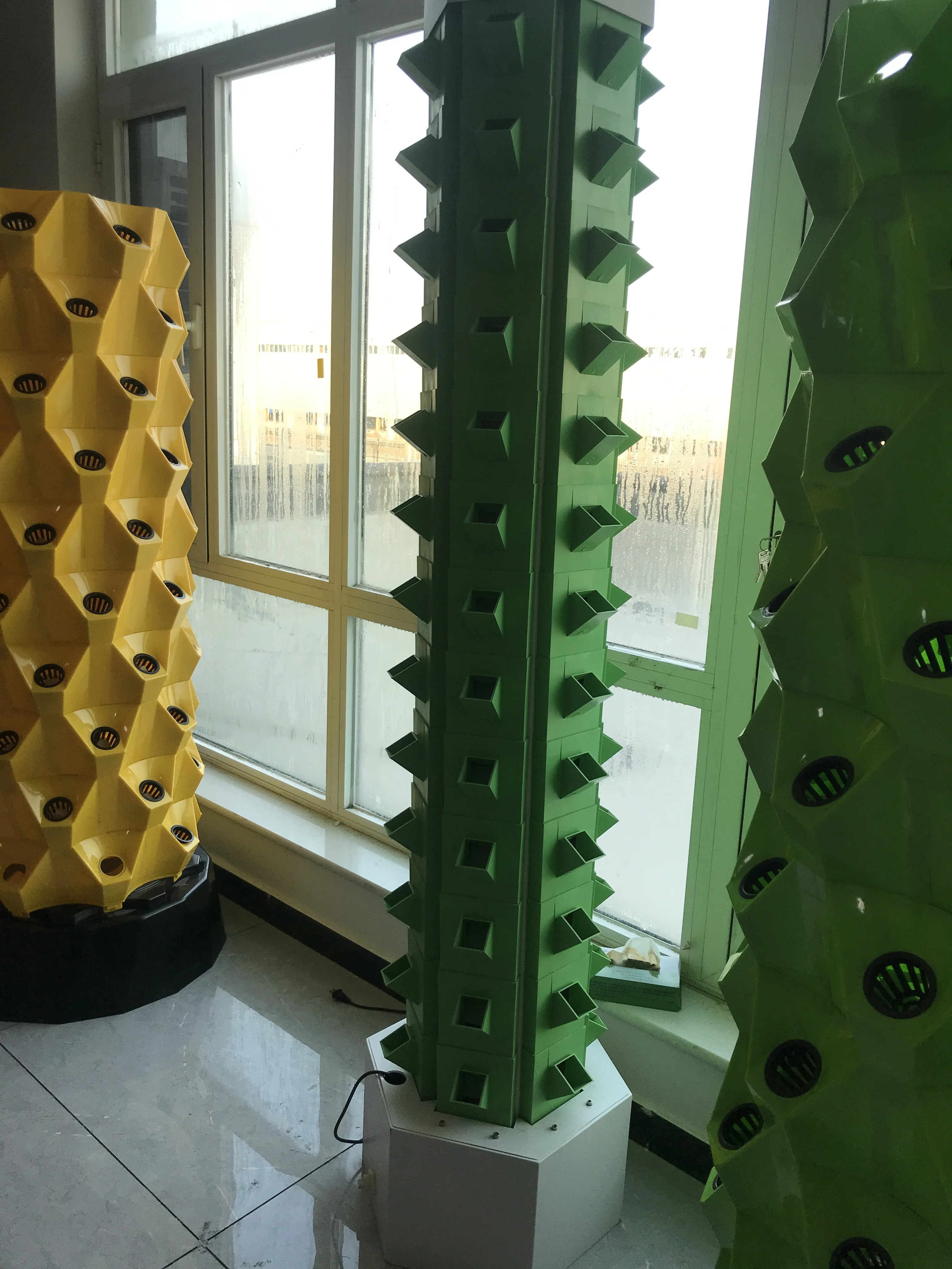 Vertical hydroponic growing systems tower garden indoor hidroponic system vertical farm hydroponics plant