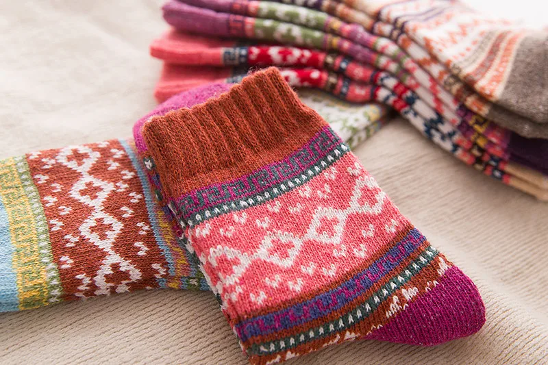 Wholesale cheap Winter cotton Casual ladies Crew socks fancy harajuku Tube Woman Wool Cozy Fuzzy warmed socks for women