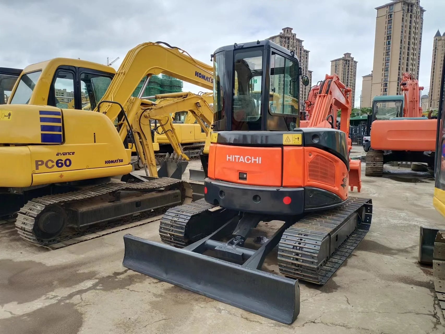 Japan Made mini Hitachi ZX55 ZX50 ZX60 ZX70 excavators for sale in Shanghai