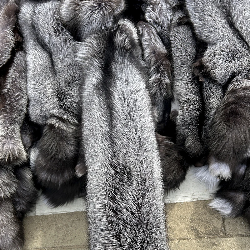 Factory Price High-quality Real Tanned Blue Accessories in Stock for Coat Fox Fur Raw Long Hair Raccoon Fur Skin Carton Natural
