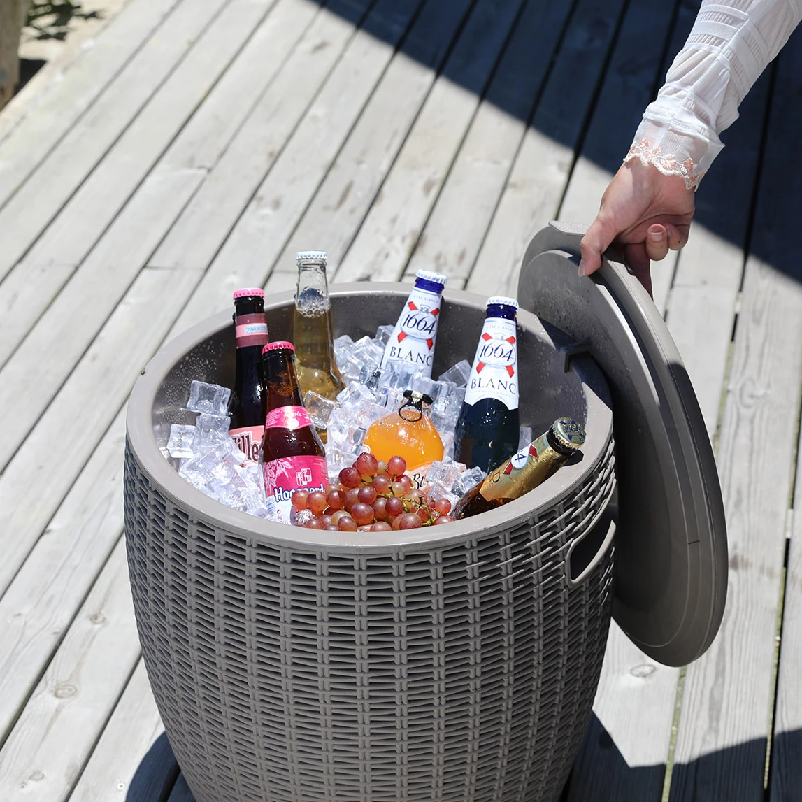 Bar Outdoor Patio Furniture and Hot Tub Side Table with 17 Gallon Beer and Wine Cooler, Espresso Brown