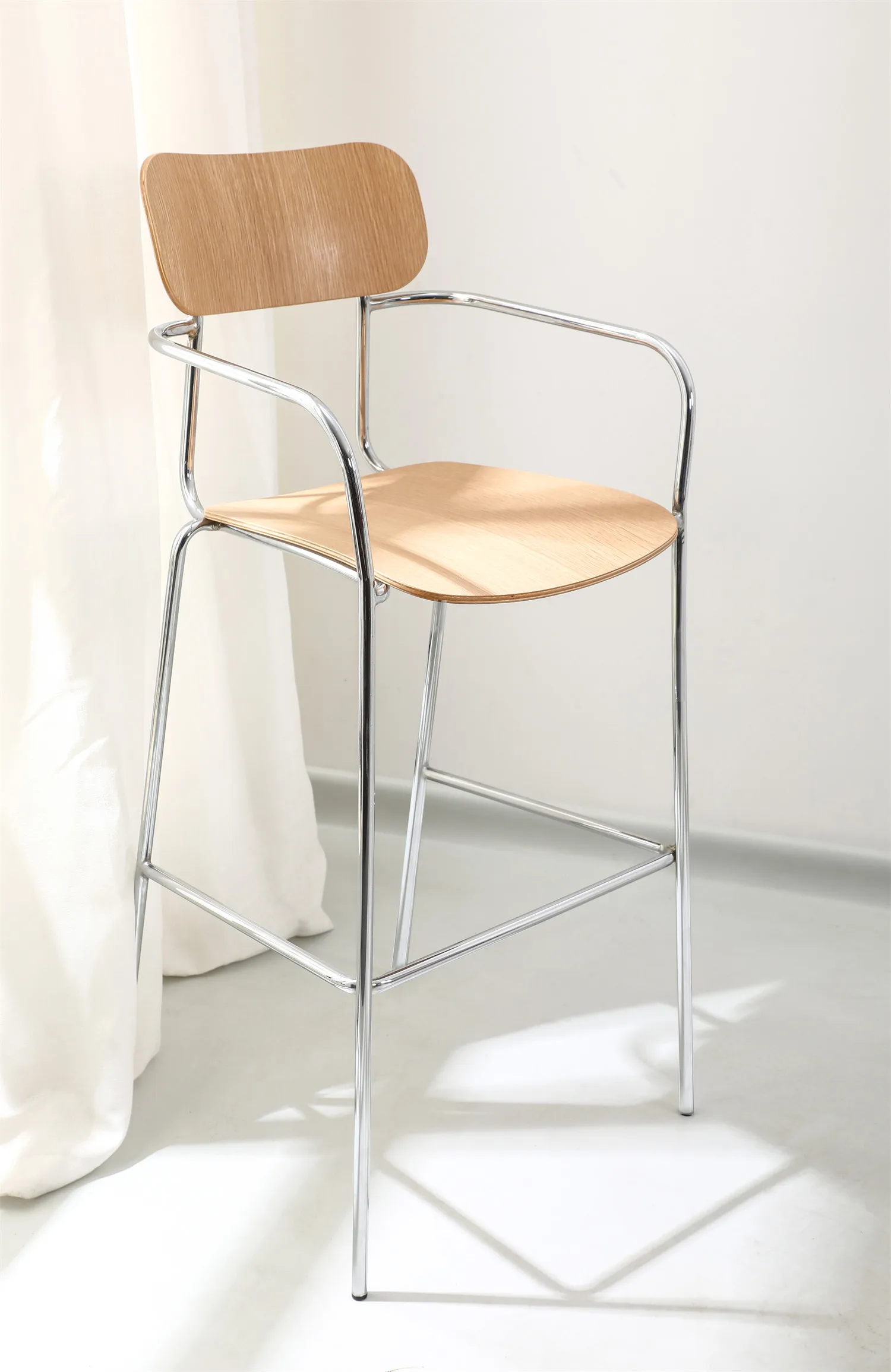 Wholesale Industrial Furniture Modern Walnut Wood Oak Seat Metal Legs High Bar Chairs with Armrest