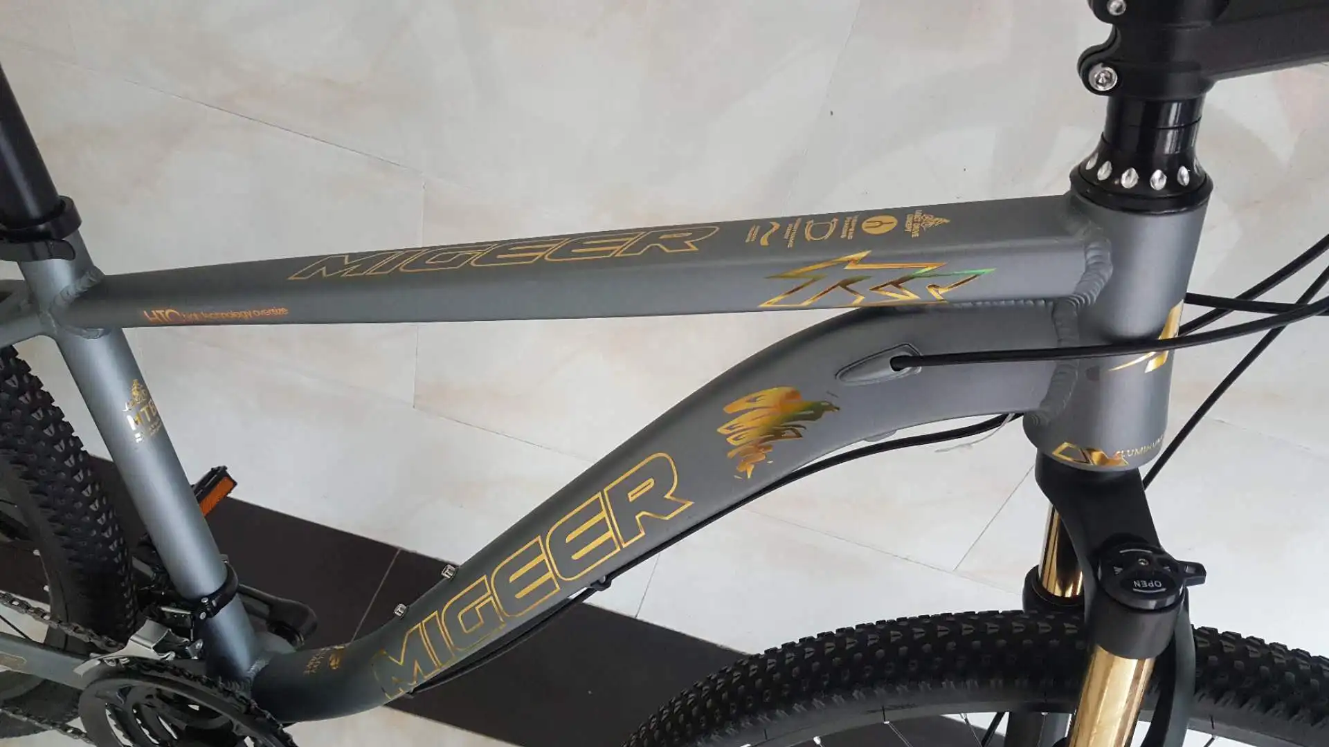 Aluminum Alloy Fork Material and 20 KGS Net Weight 29 MTB