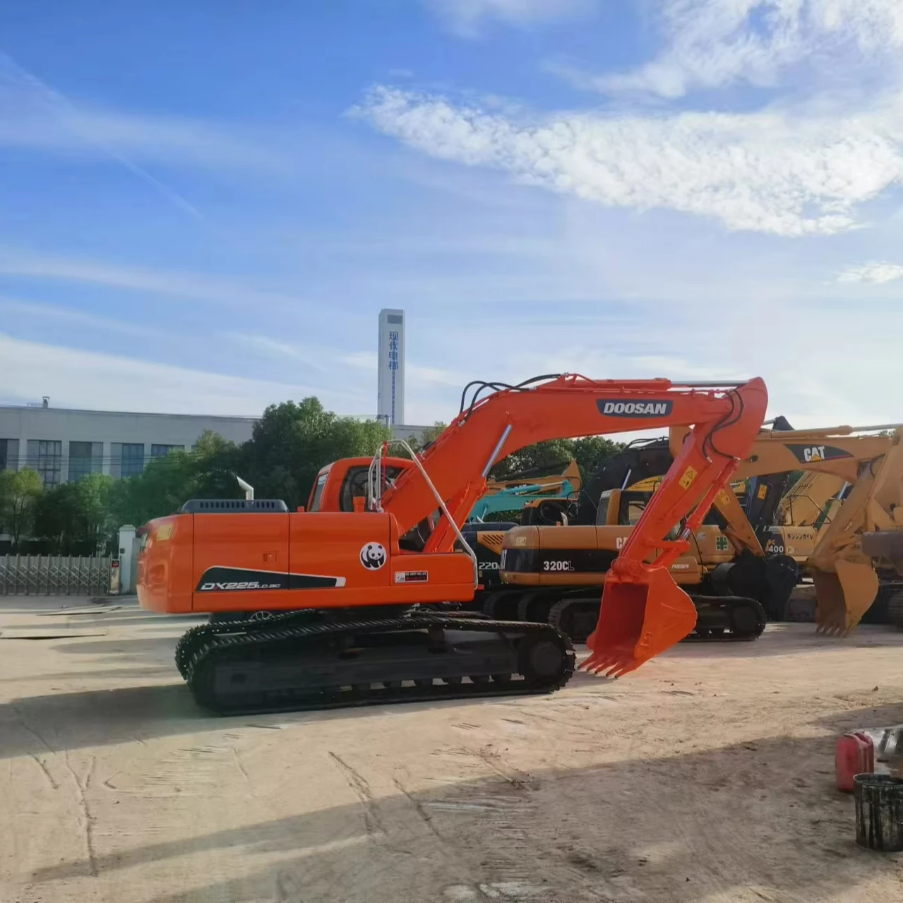Factory Price Used Doosan DX225-9 Used Earth Moving Machinery Komatsu PC220 PC220 PC240 PC300 for sale