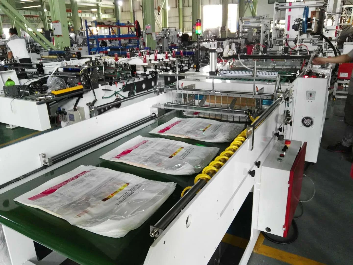  Высокая скорость полиэтилен LDPE низ с вертикальным швом Курьерская сумка поли почтовый мешок делая
