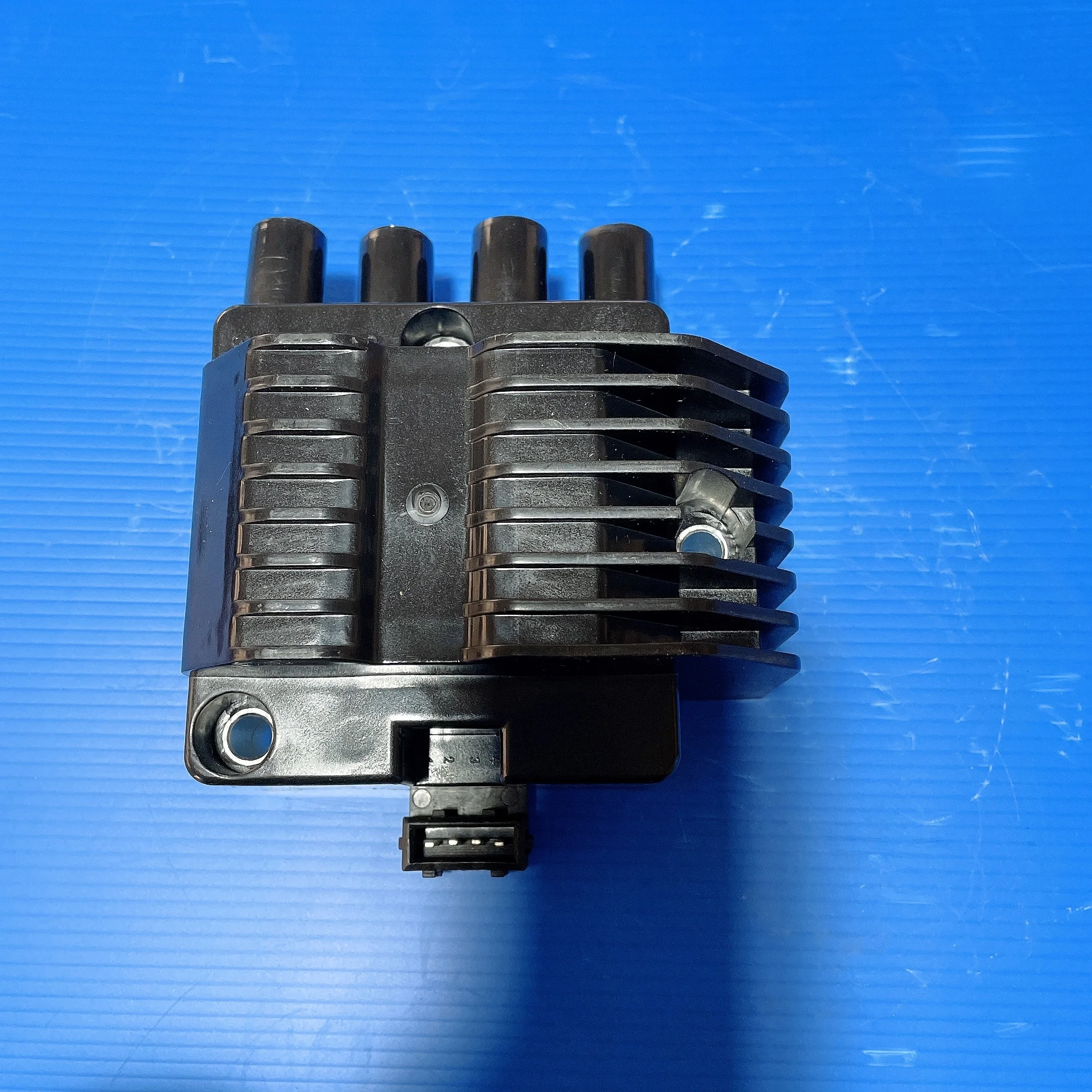 IGNITION COIL FOR GM OPEL 1208063 10457075 1103905