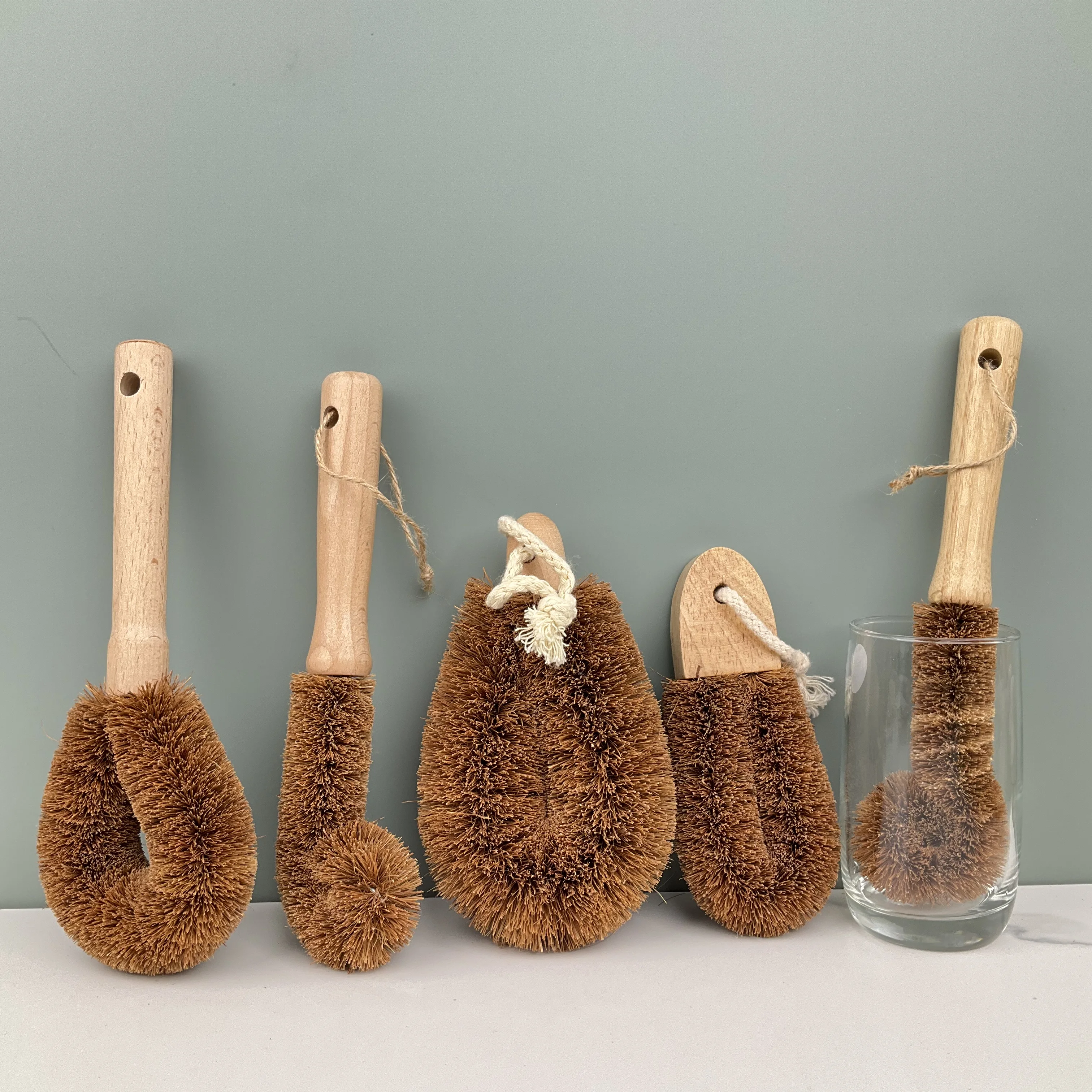 OEM /ODM Kitchen Brush Scrub Set with Bamboo Handle and Coconut Fibers Bristles Vegetable /Bottle Dish Pot Cleaning Brush
