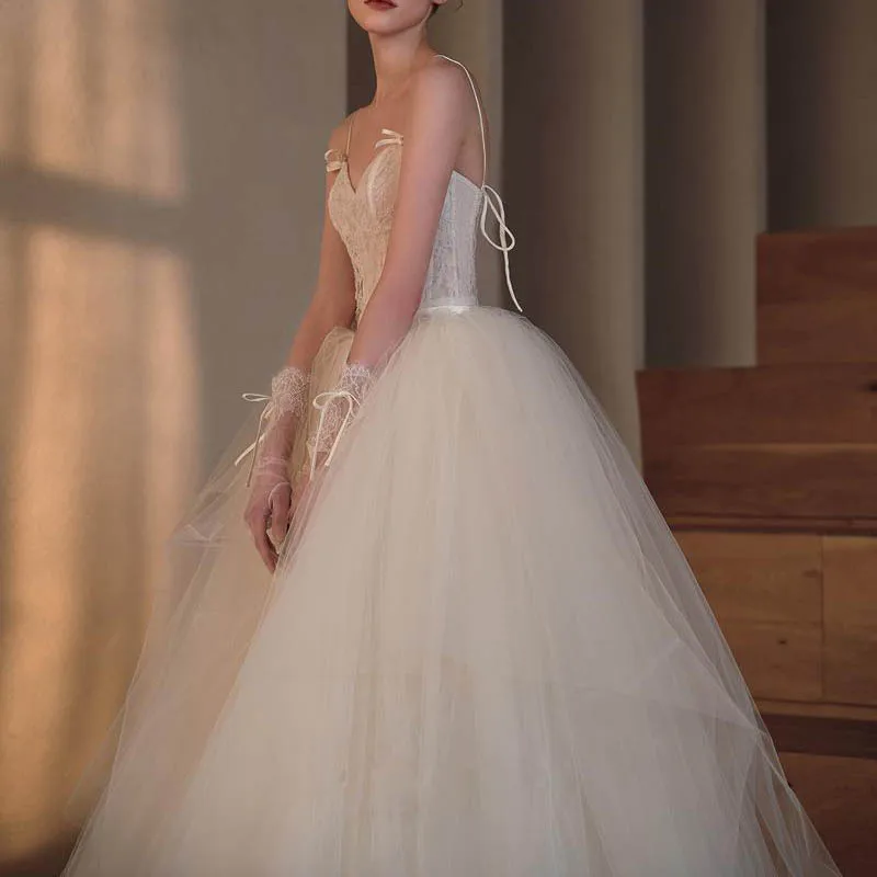 Modern Luxury Simple Bridal Dress French White Sleeveless Wedding Gown Dress Online Lace Vintage Classic Wedding Dresses