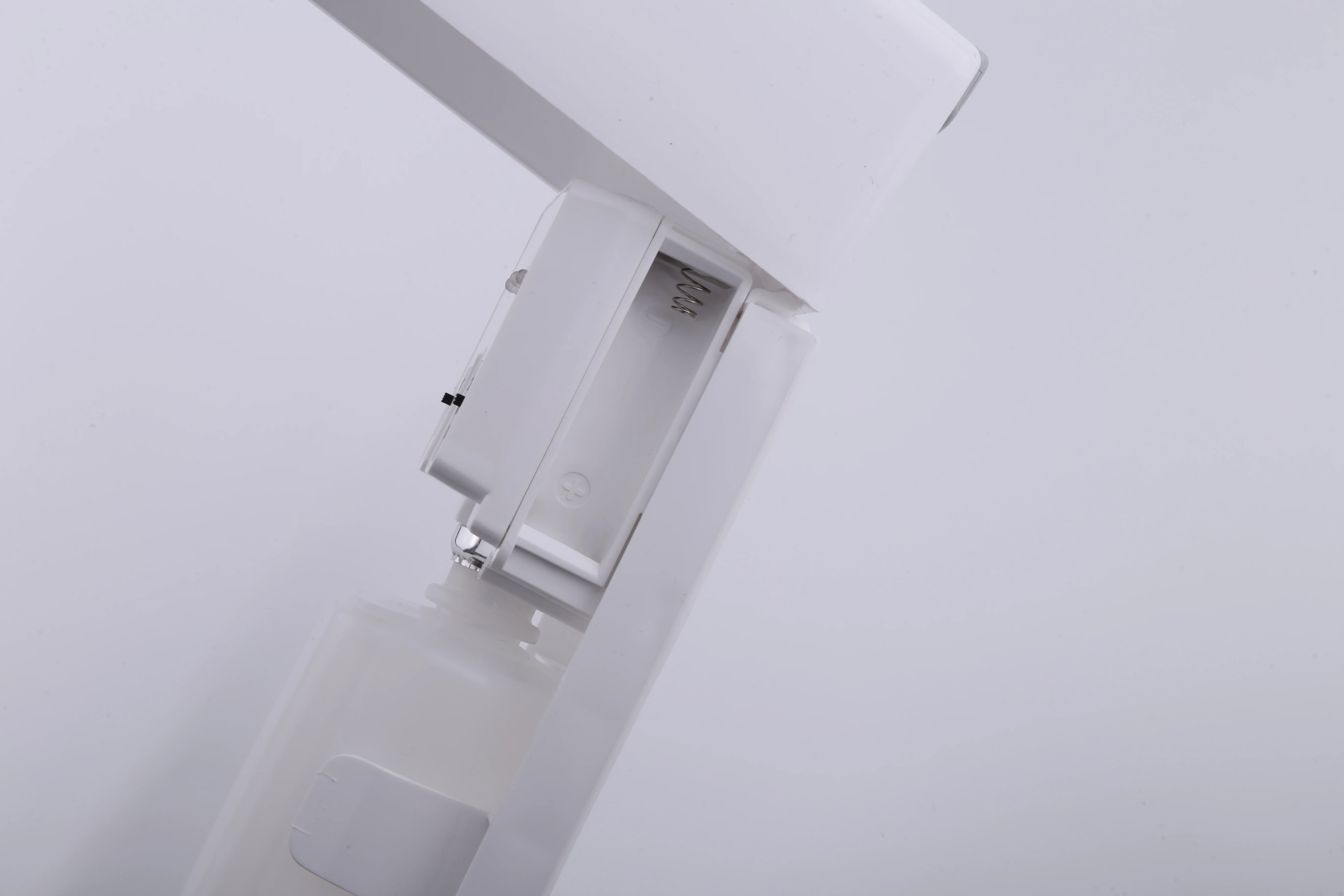 Competitive price bathroom toilet hotel wall mounted air freshener spray machine automatic room non aerosol perfume dispenser