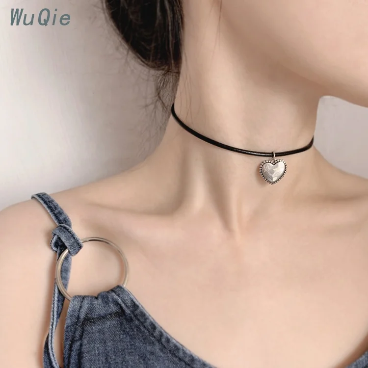 Wuqie Latest Design Leather Choker Necklace Silver Heart Pendant Choker for Women