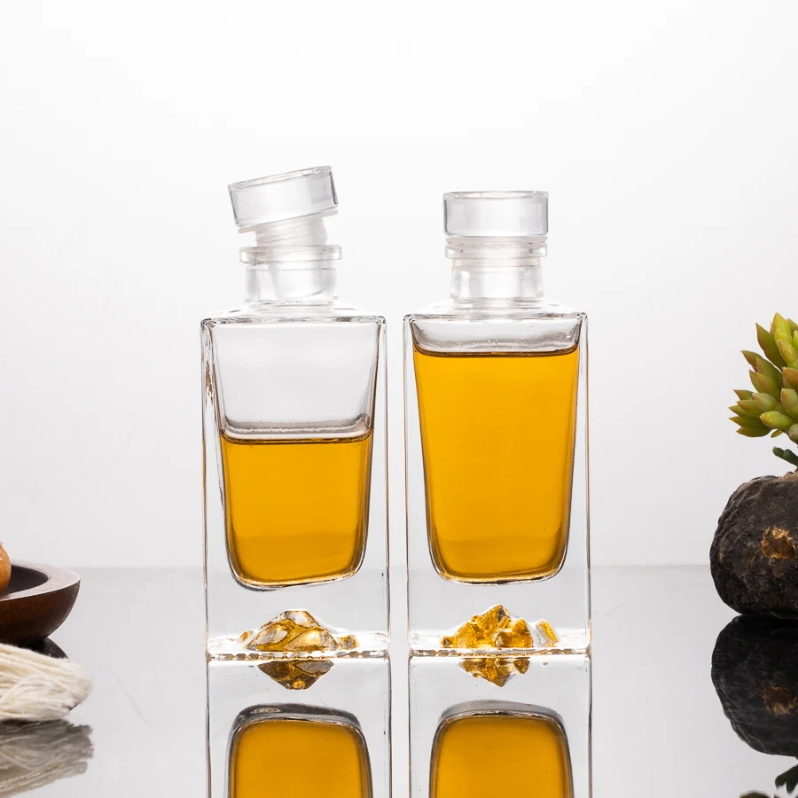Buying in Bulk Wholesale 100ml Square Glass Bottles for Alcoholic Fruit Drink Tequila Bottle Sizes Christmas Decorations Luxury