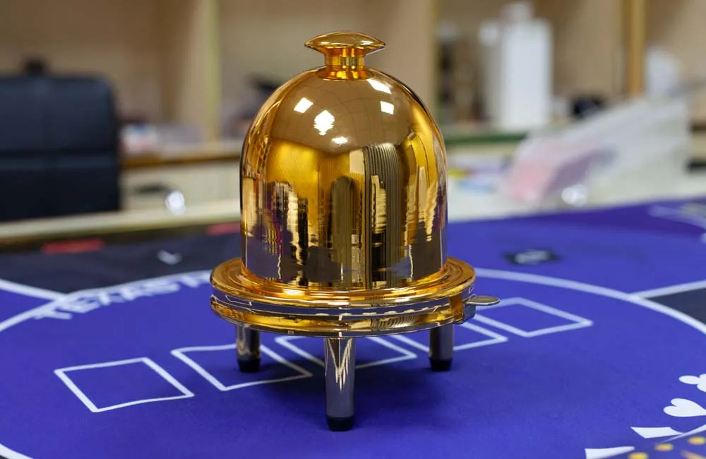 Golden luster fully sealed electric poker dice suitable for casinos with electronic dice cups and dice