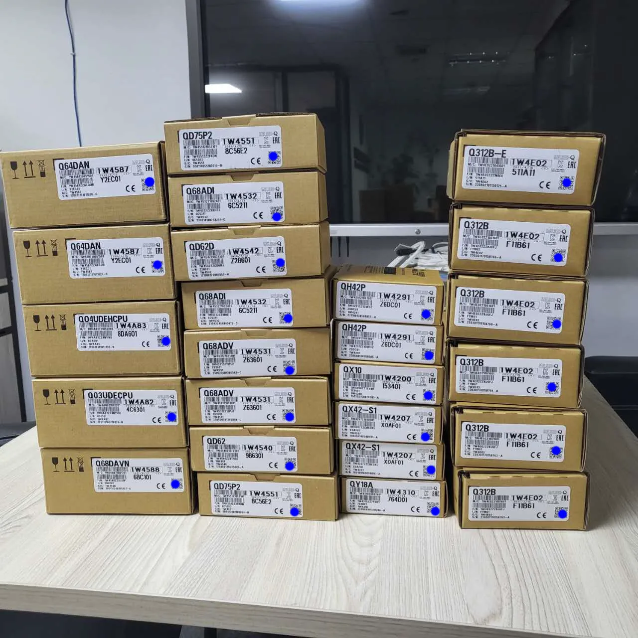 in stock Q100UDEHCPU Mitsubishi Plc Mode Plc Hmi Brand from Japan in stock