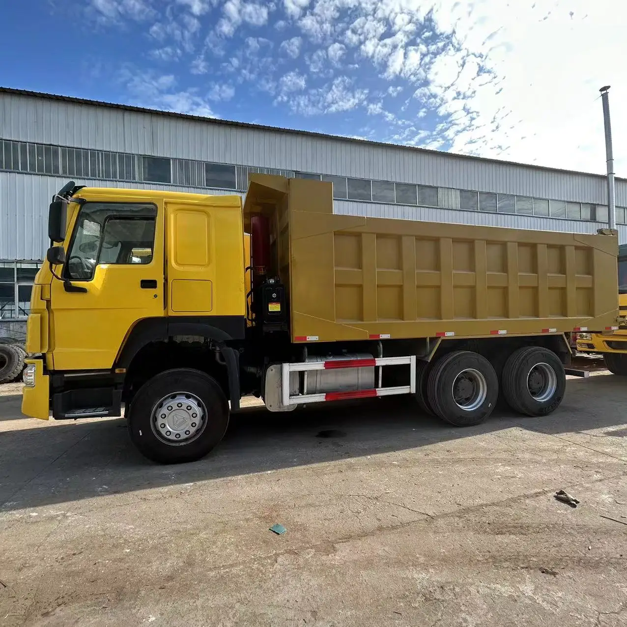 China Howo 2021 used dump truck 10 wheeler 6*4 tipper trucks for sale