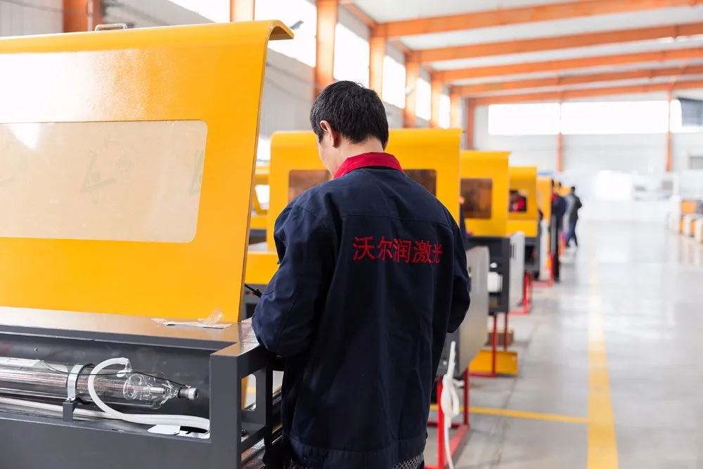  1390 80 Вт 100 оптовая продажа с завода ruida voiern небольшой co2 лазерный гравер и настольная маркировочная машина низкая цена для продажи агента