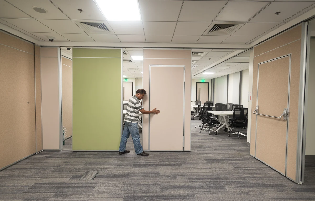 Operable walls divider foldable moving partitions on wheels for meeting room