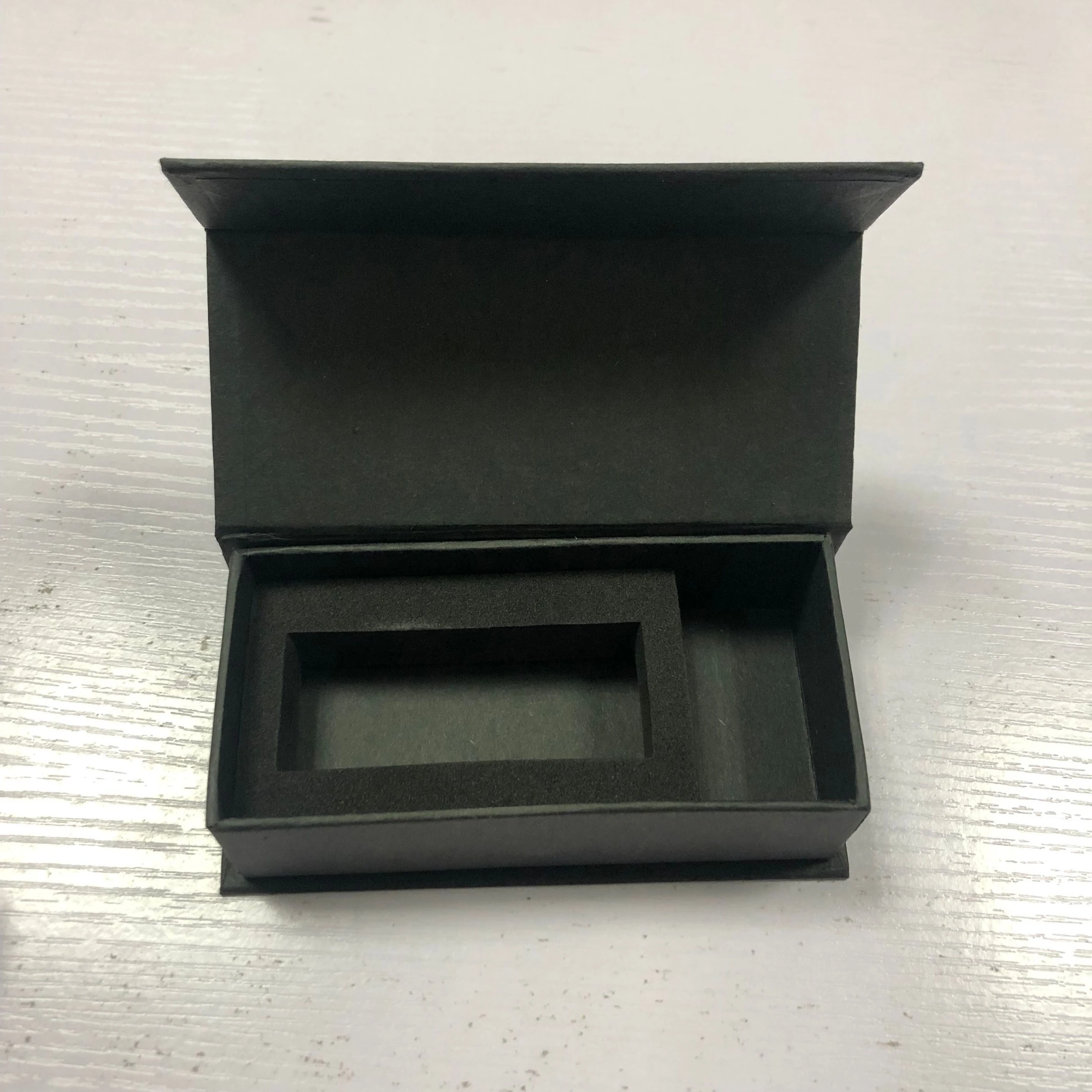 Custom Black Paper Cosmetic Gift Box Luxury Packaging Magnetic Closure Book Style Cardboard Packing Boxes Supplier