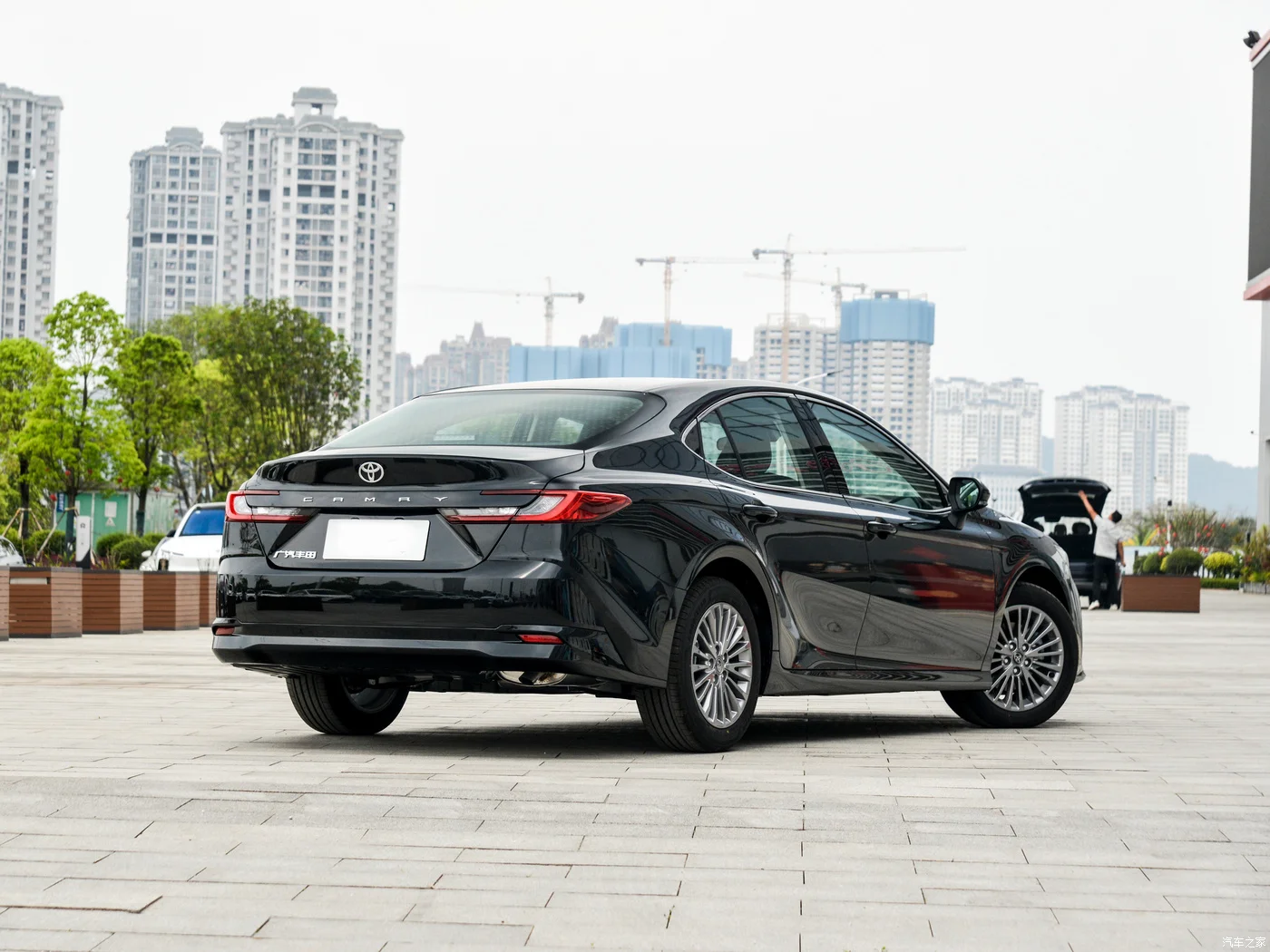 2024 новый в наличии автомобиль Toyota CAMRY Гибридный автоматический 2.0HE бензин E CVT Элитная версия бензиновый седан гибридный