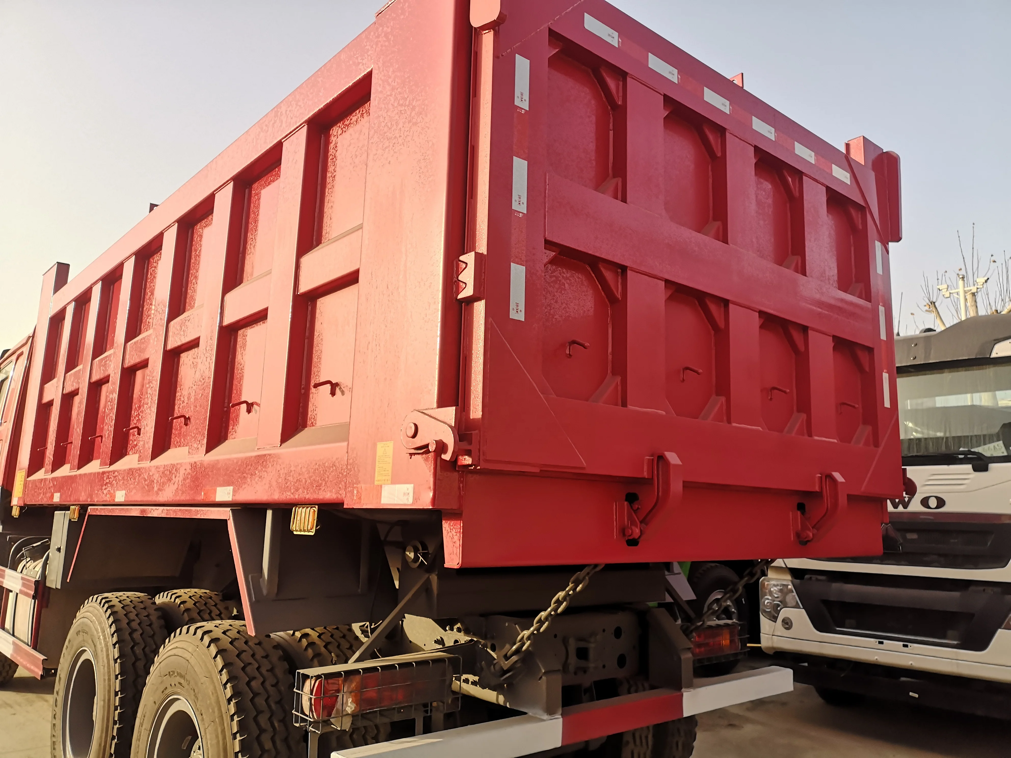 HW76 CABIN RIGHT HAND DRIVE DUMP TRUCK FOR SALE