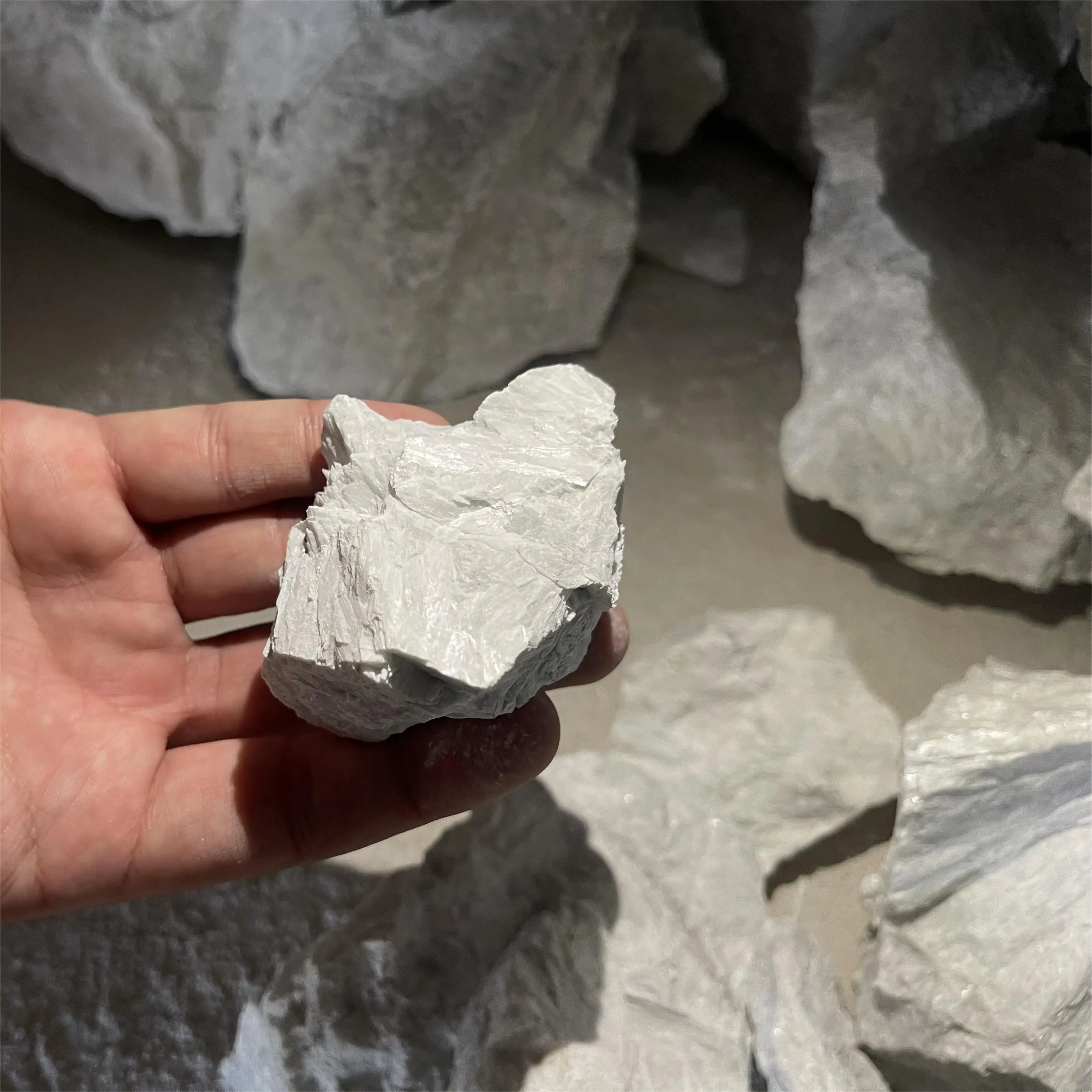 The largest manufacturer and supplier of wollastonite in Asia High aspect ratio and low loss on ignition 52% SiO2