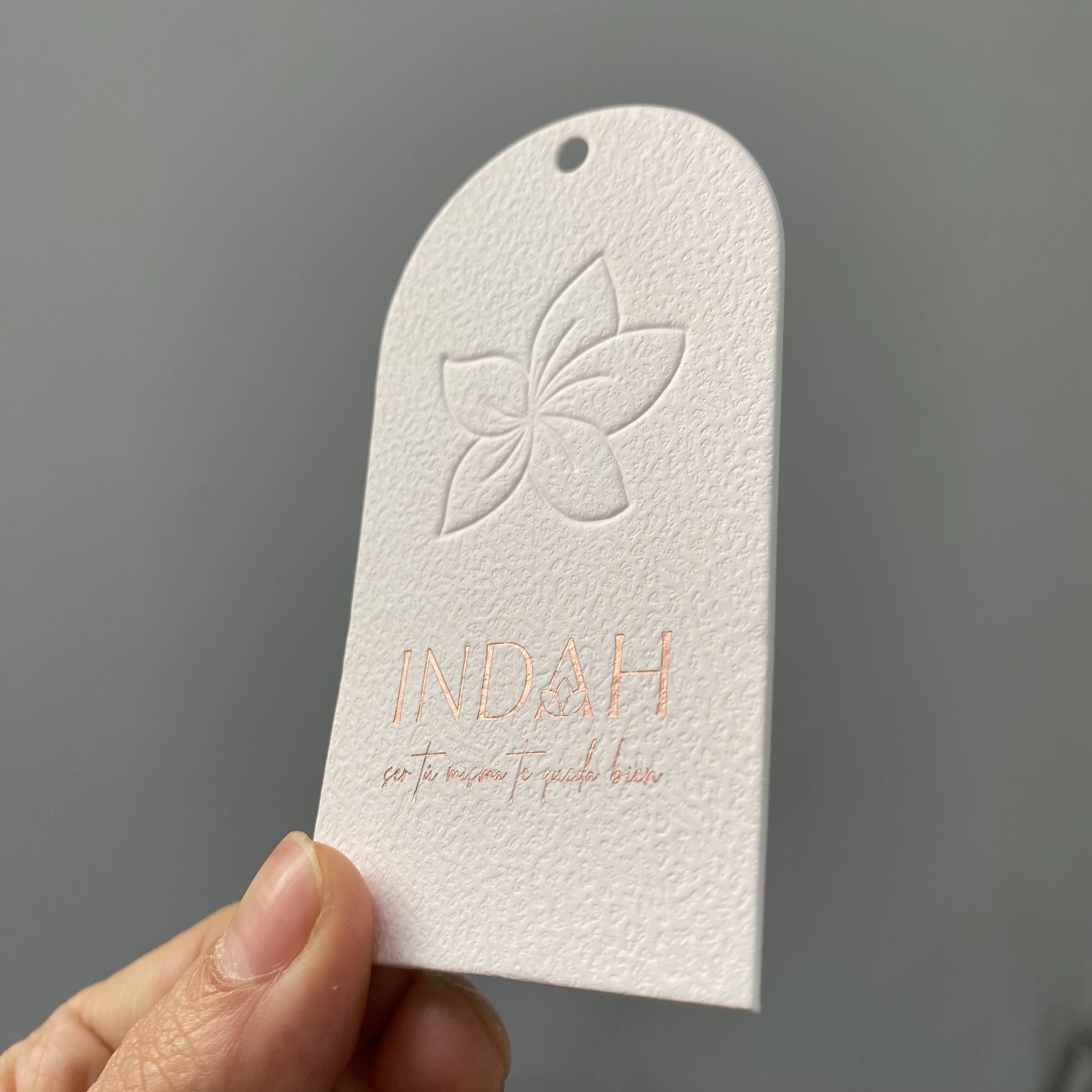 Роскошные качели для одежды этикетки персонализированные логотипы пластиковая бирка с биркой обуви/одежды