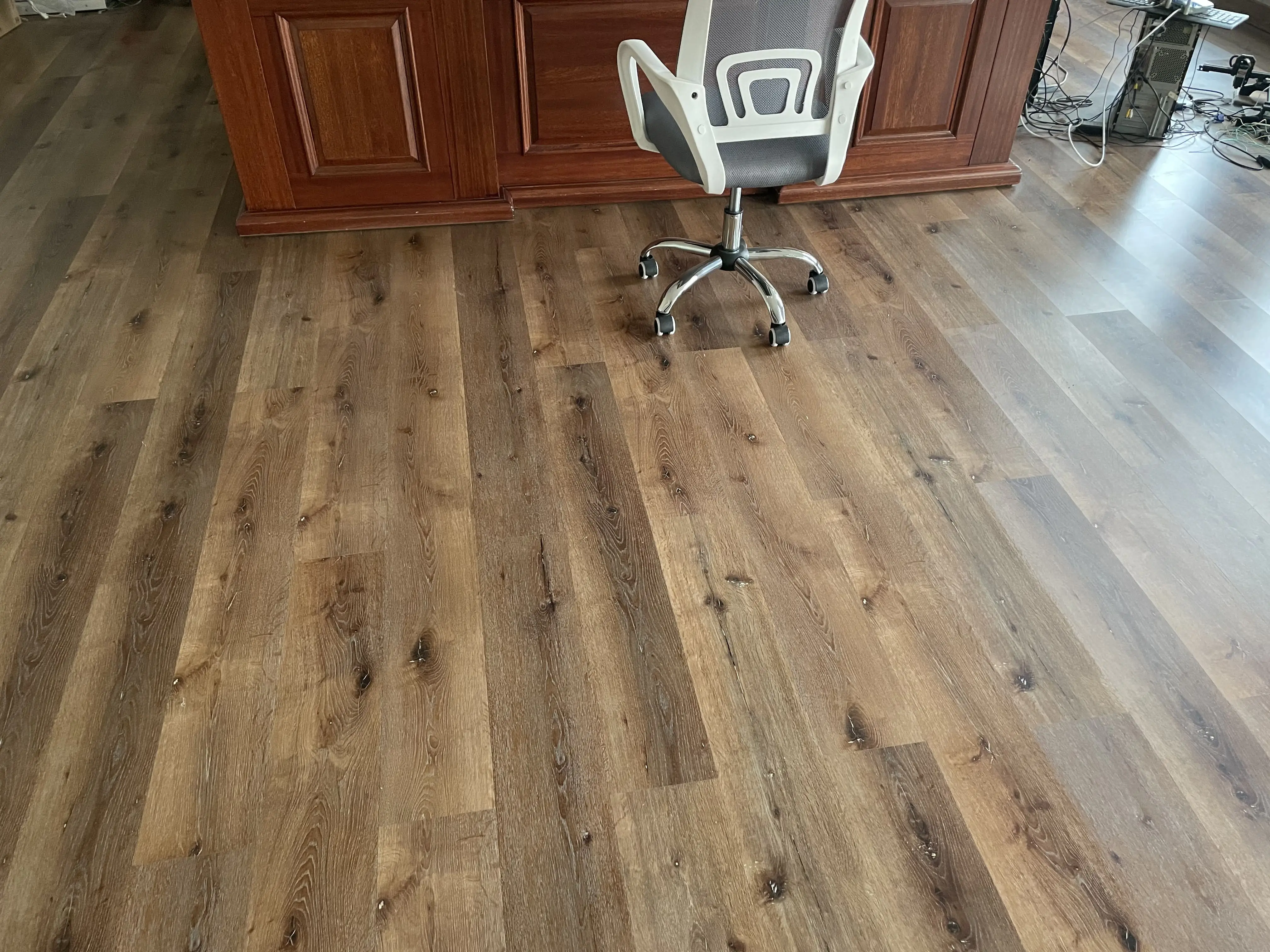 factory price anti-slip colorful pvc vinyl flooring commercial pvc rolls flooring/hospital vinyl flooring