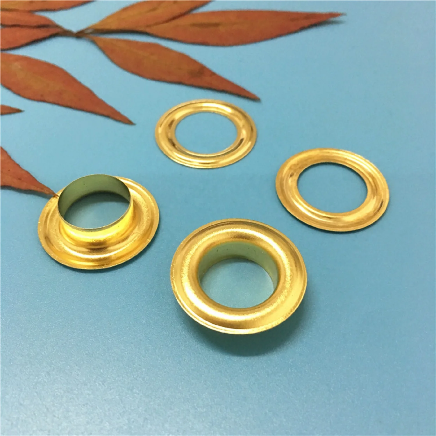 Metal eyelet for tarpaulin eyelet