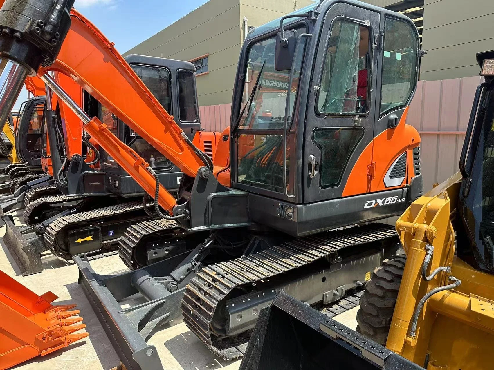 Завод по индивидуальному заказу Doosan Dx55 5 тонн небольшой МНОГОЦЕЛЕВОЙ ГИДРАВЛИЧЕСКИЙ мини-экскаватор